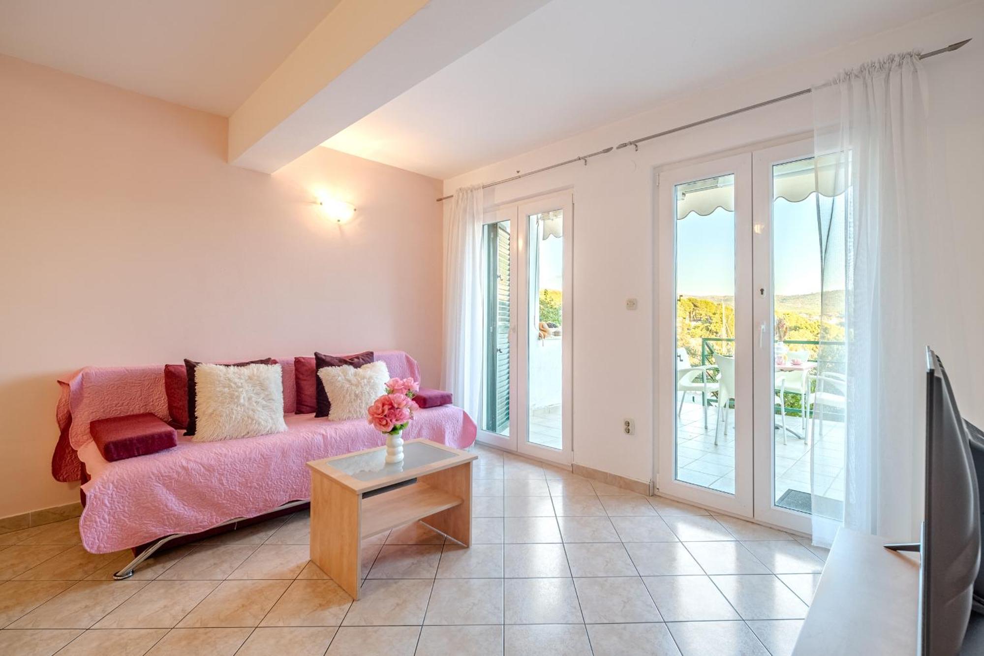 Apartment Milna - With Swimming Pool & Amazing Seaviews, Above Bijaka Beach Extérieur photo