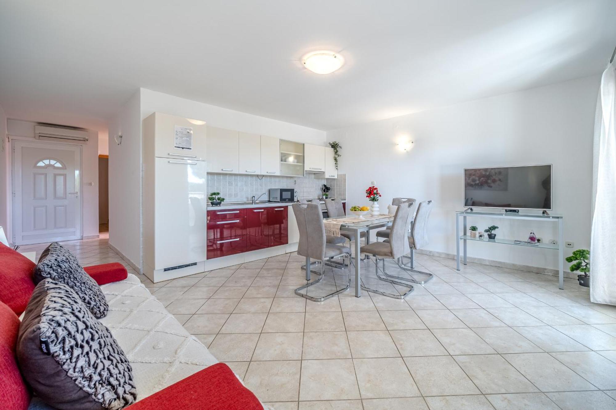 Apartment Milna - With Swimming Pool & Amazing Seaviews, Above Bijaka Beach Extérieur photo