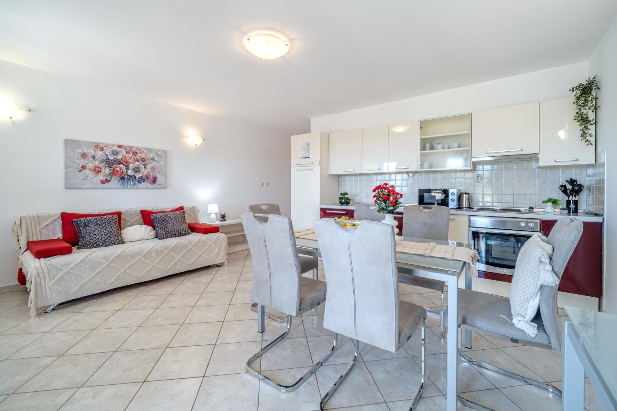 Apartment Milna - With Swimming Pool & Amazing Seaviews, Above Bijaka Beach Extérieur photo