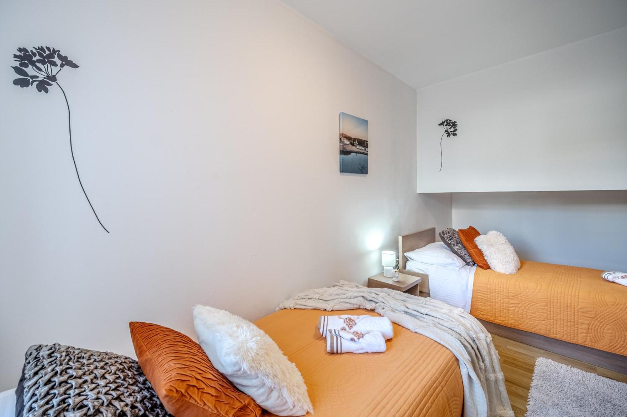 Apartment Milna - With Swimming Pool & Amazing Seaviews, Above Bijaka Beach Extérieur photo
