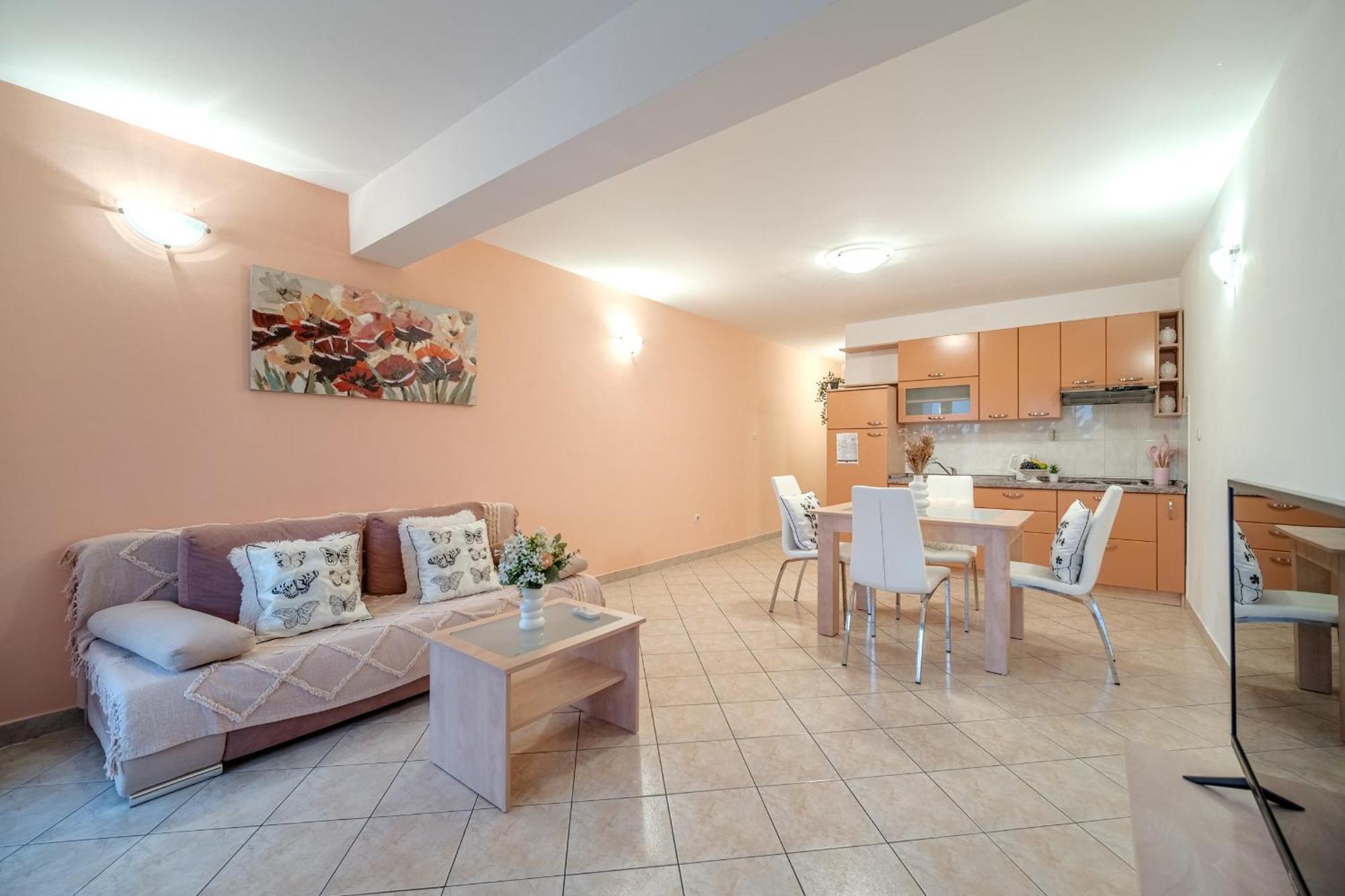 Apartment Milna - With Swimming Pool & Amazing Seaviews, Above Bijaka Beach Extérieur photo