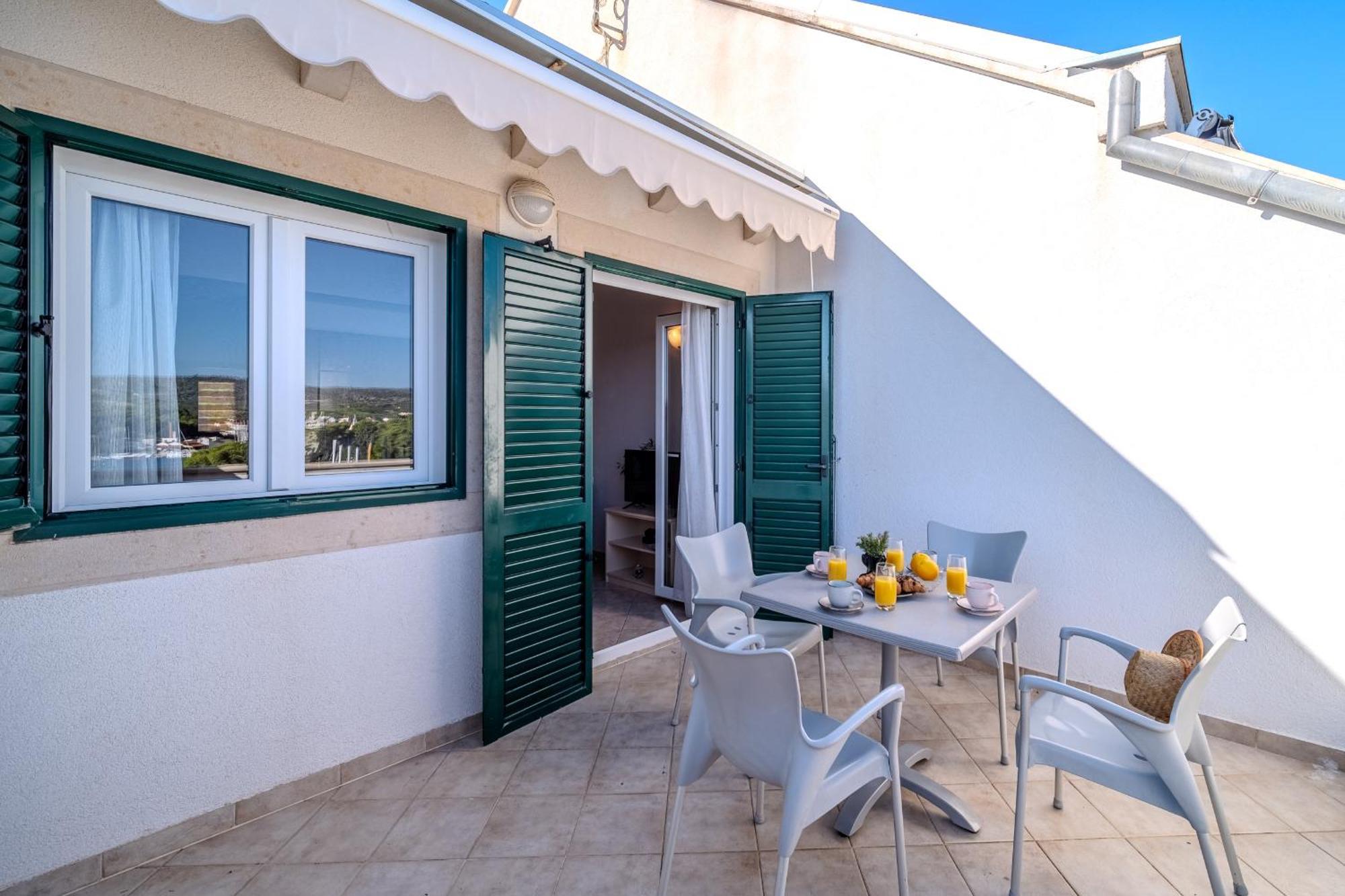 Apartment Milna - With Swimming Pool & Amazing Seaviews, Above Bijaka Beach Extérieur photo
