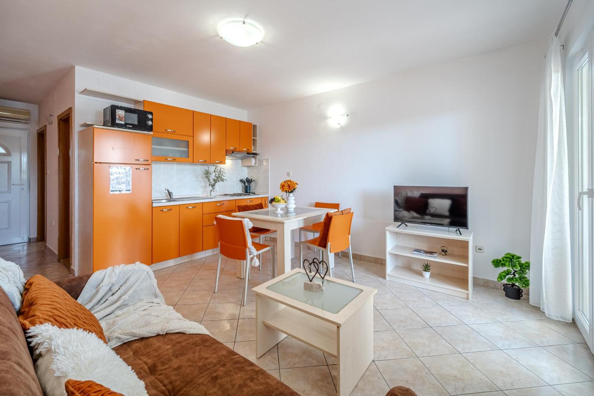Apartment Milna - With Swimming Pool & Amazing Seaviews, Above Bijaka Beach Extérieur photo