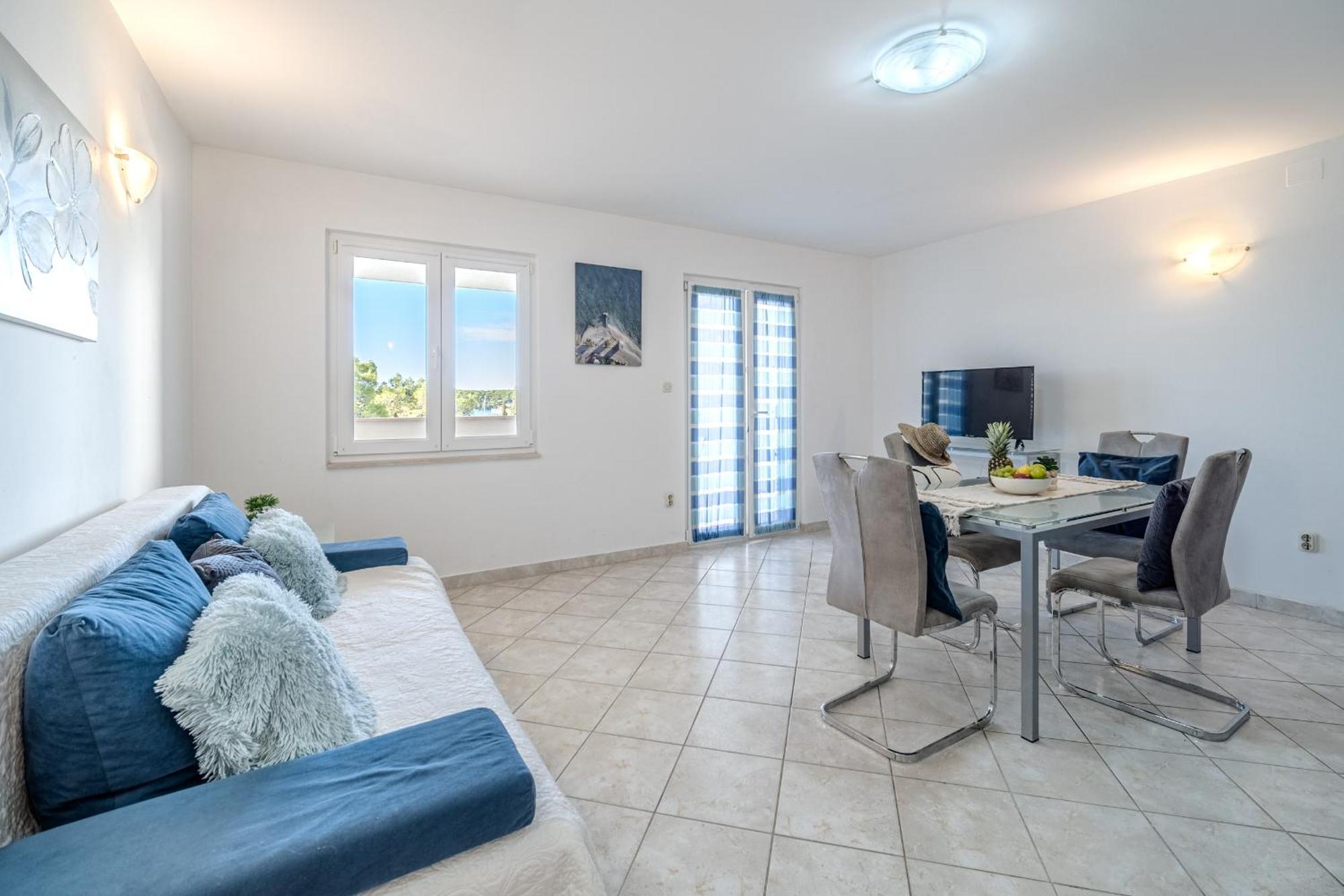 Apartment Milna - With Swimming Pool & Amazing Seaviews, Above Bijaka Beach Extérieur photo