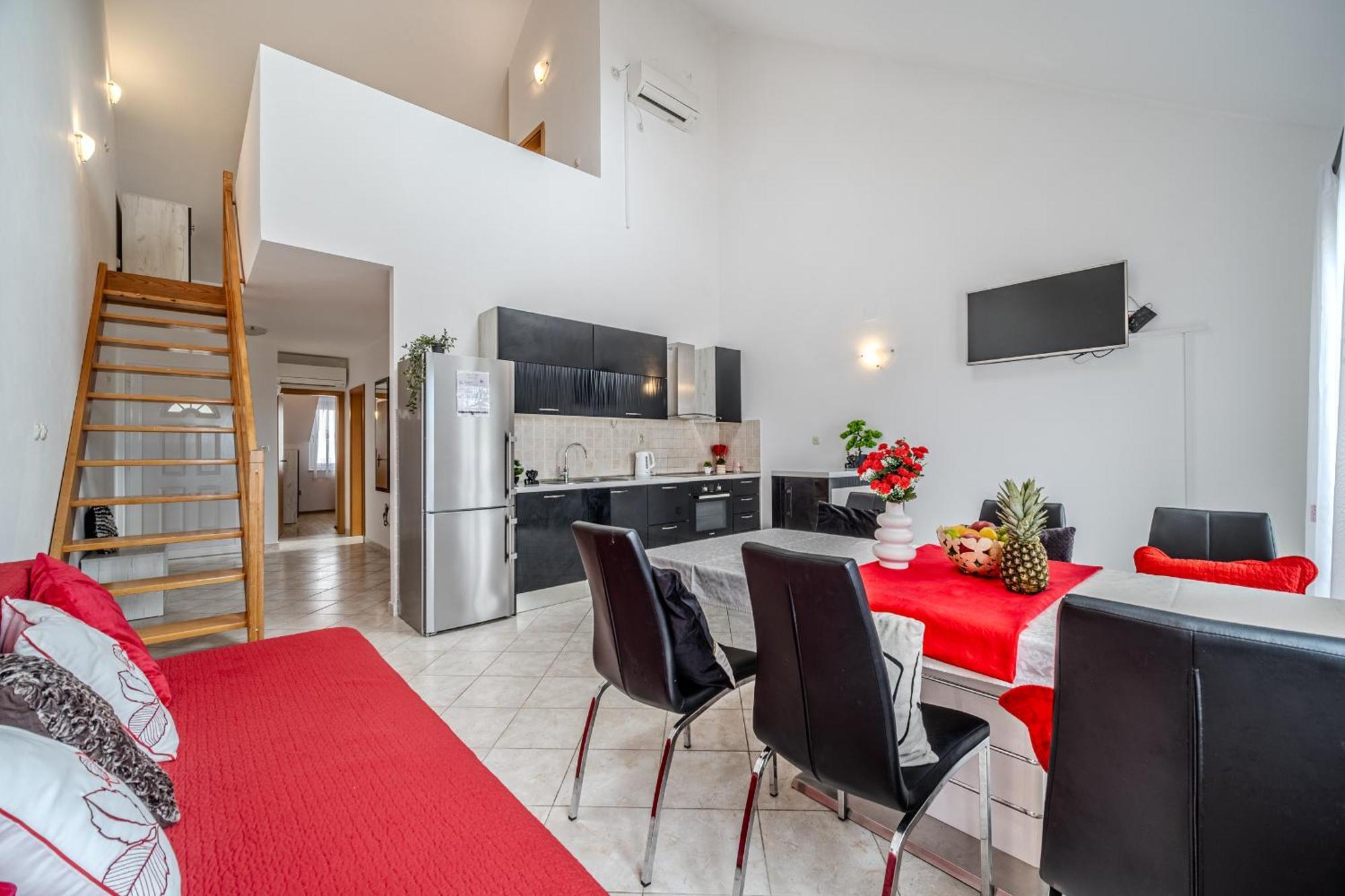 Apartment Milna - With Swimming Pool & Amazing Seaviews, Above Bijaka Beach Extérieur photo