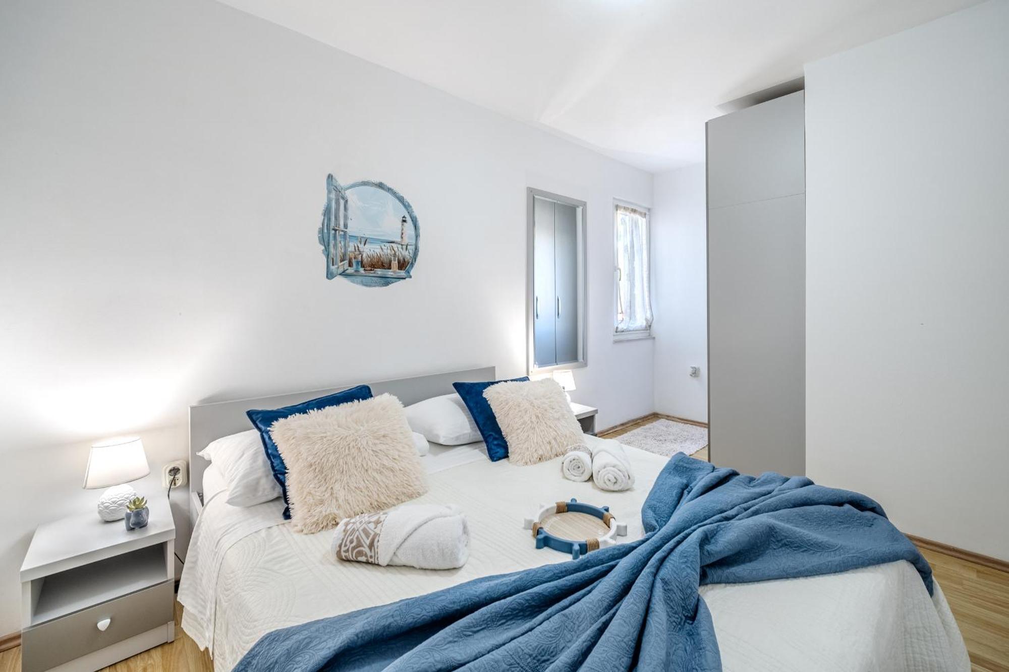 Apartment Milna - With Swimming Pool & Amazing Seaviews, Above Bijaka Beach Extérieur photo
