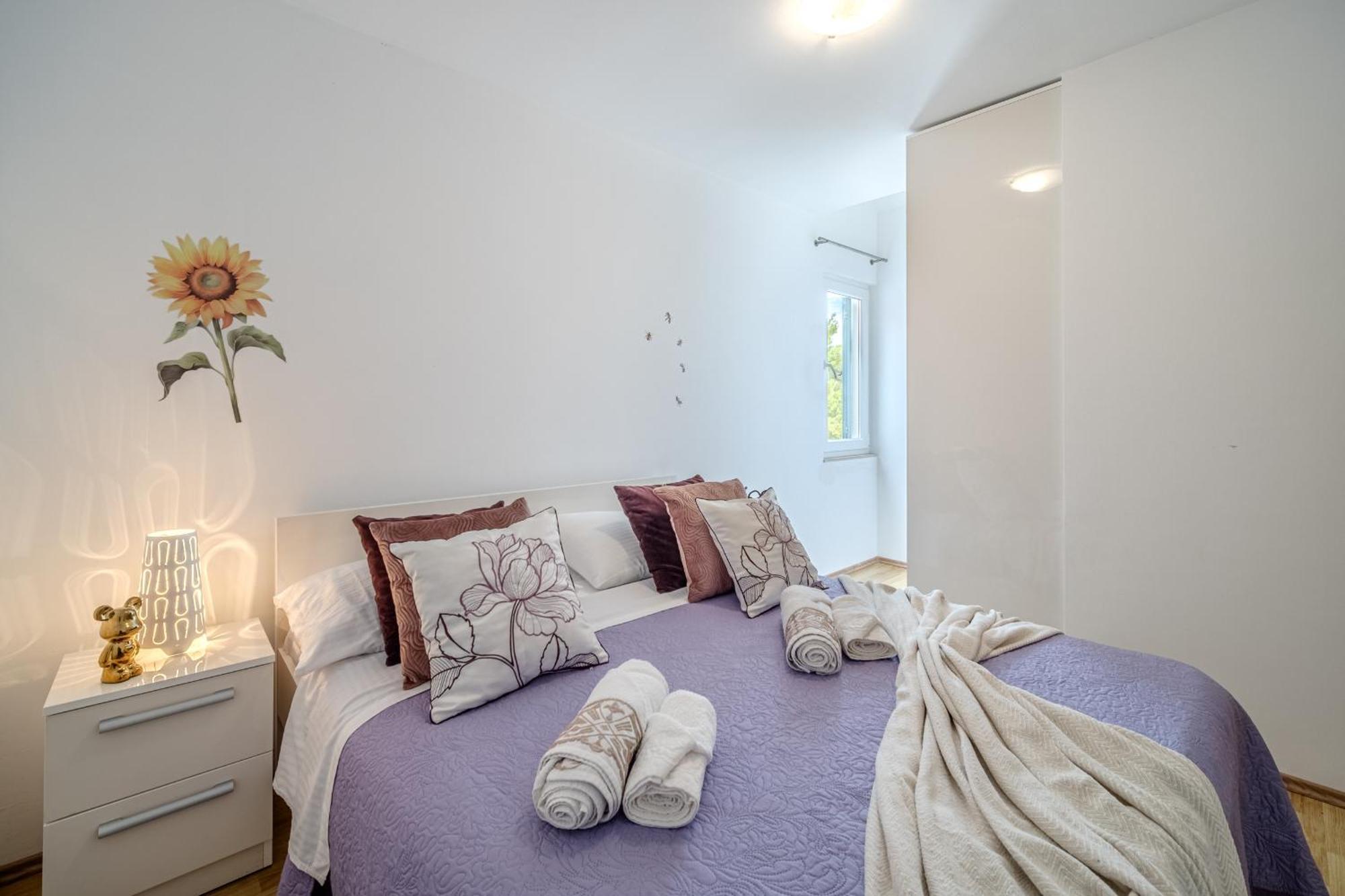 Apartment Milna - With Swimming Pool & Amazing Seaviews, Above Bijaka Beach Extérieur photo
