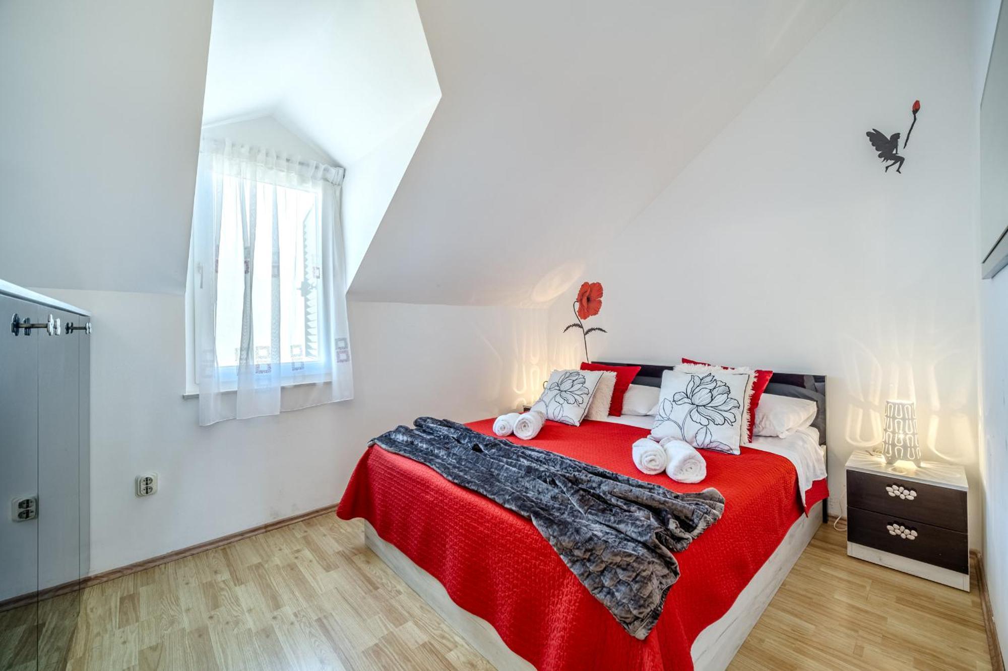 Apartment Milna - With Swimming Pool & Amazing Seaviews, Above Bijaka Beach Extérieur photo