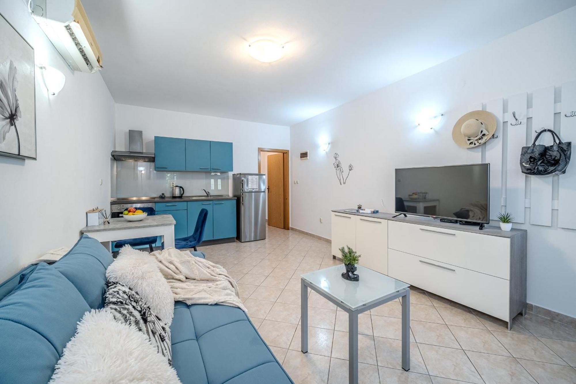 Apartment Milna - With Swimming Pool & Amazing Seaviews, Above Bijaka Beach Extérieur photo